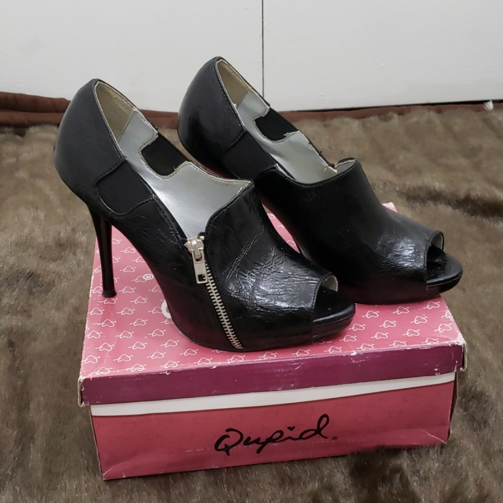 Shoes - Picture 4 of 5
